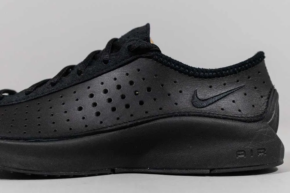 Women's Nike Air Superfly 'Black' Foot Style Flexible sole construction