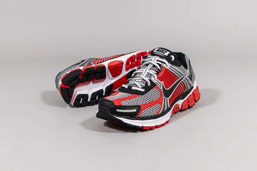 Walking Ease Nike Zoom Vomero 5 'Metallic Silver and University Red'