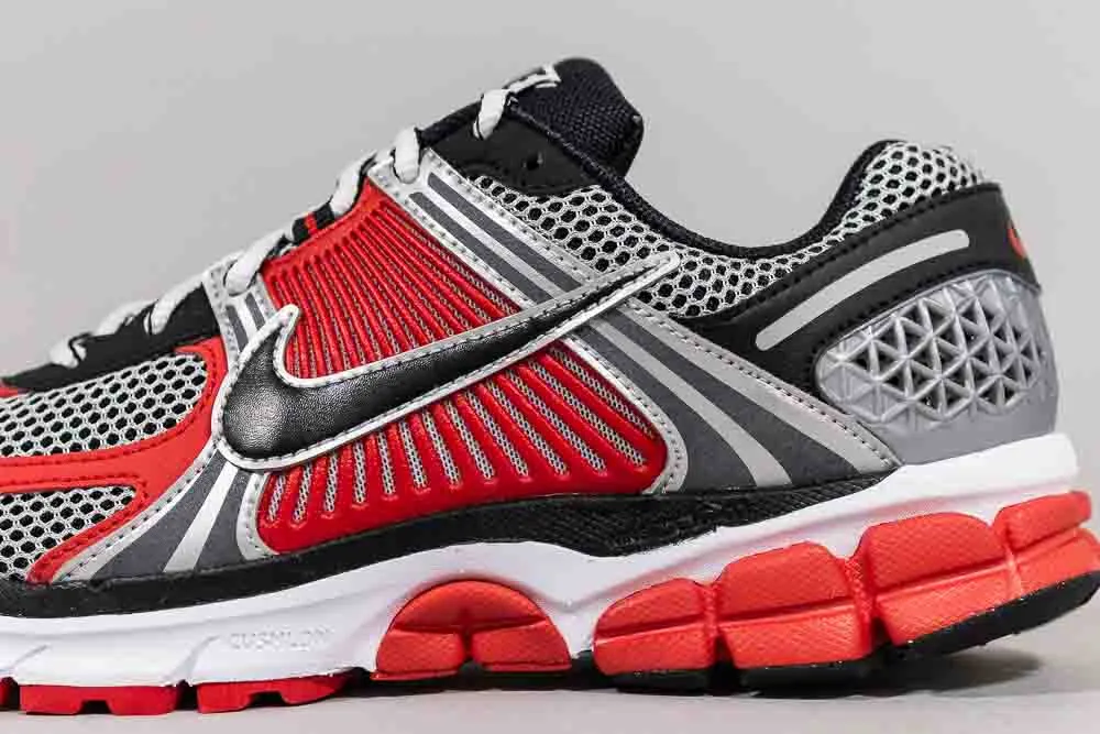 Drive Motion Slip Zone Nike Zoom Vomero 5 'Metallic Silver and University Red'