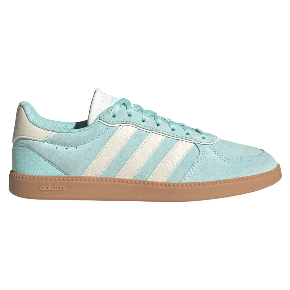 running in snowy weather running with a gum rubber outsole Breaknet Sleek Tennis Shoes