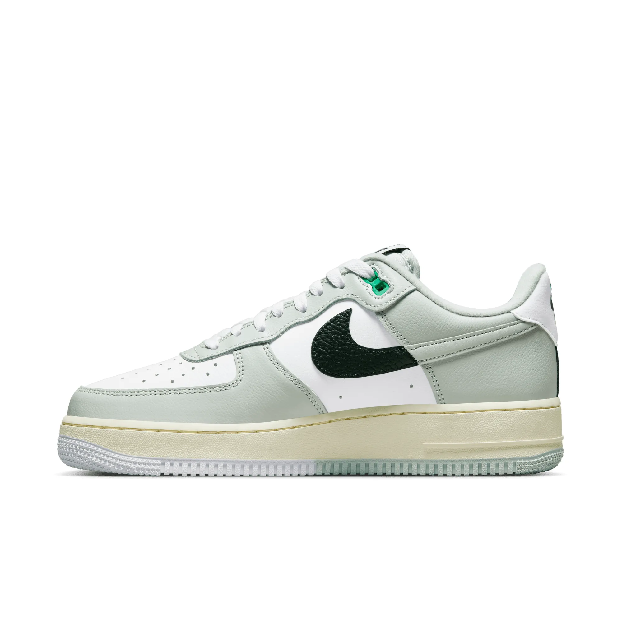 Light   Reflective Anatomical shape Air Force 1 '07 LV8 'Split'
