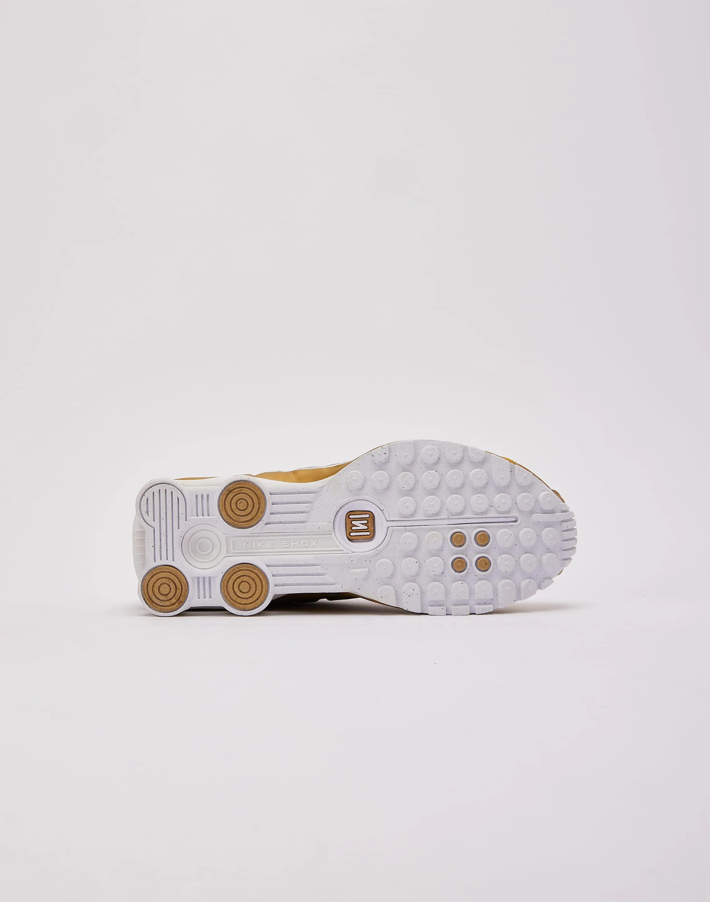 teenage athletic shoes Nike Shox R4 Grade-School