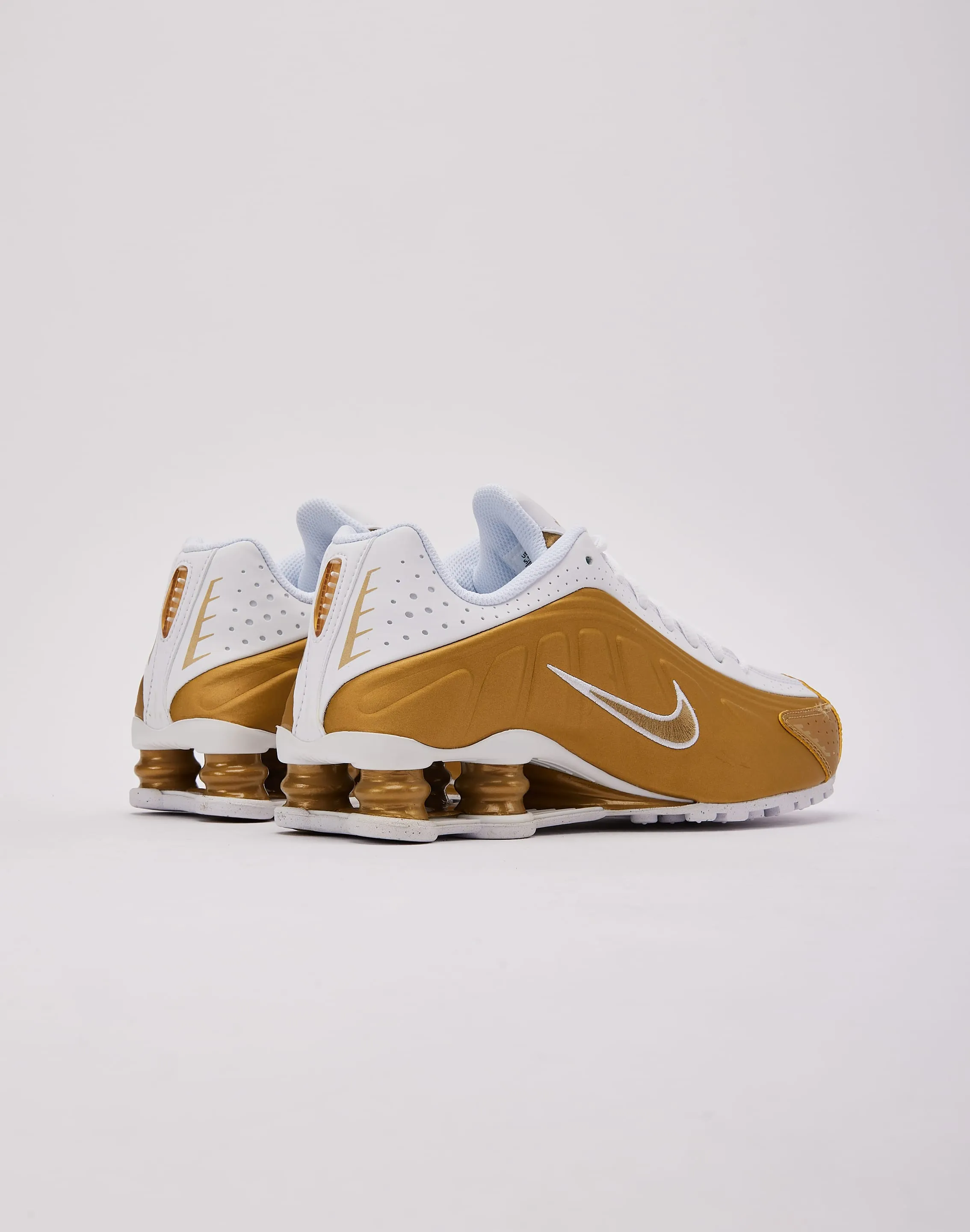 foam - sole shoes Smooth - finish Nike Shox R4 Grade-School