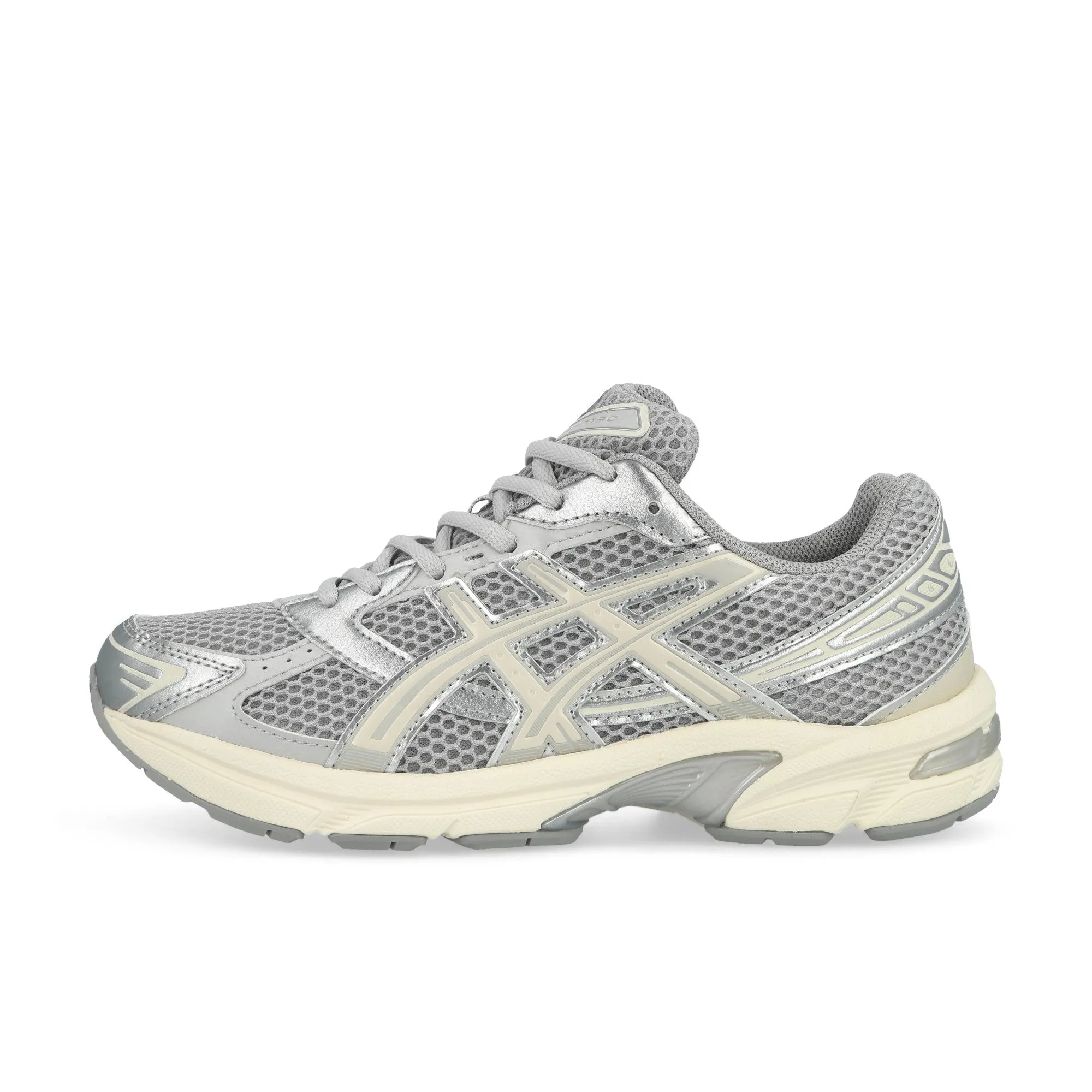 Gel-1130 Agility Flow running in a ravine area shoes