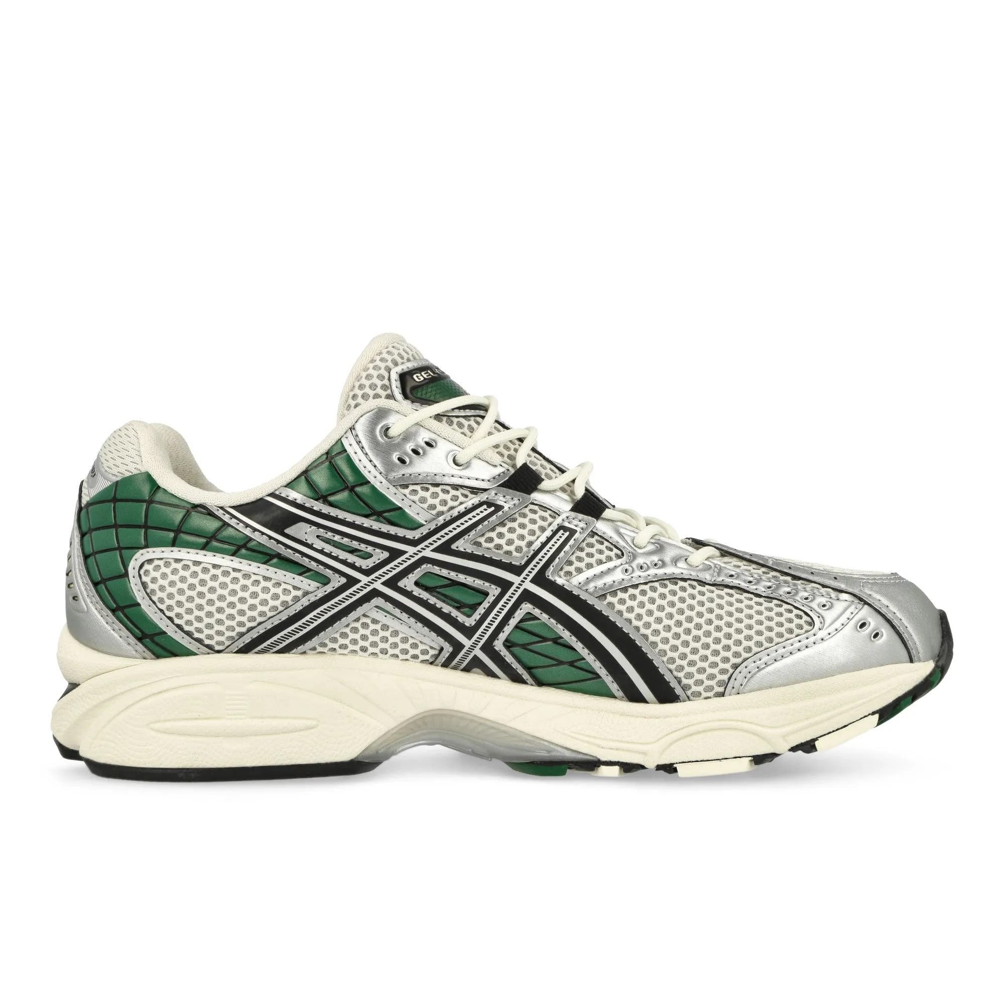 Gel-Nimbus 10.1 running on dirt shoes Anti Odor Tech