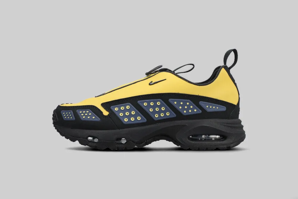 Compact Build Women's Nike Air Max SNDR 'Off Noir and Diffused Blue'