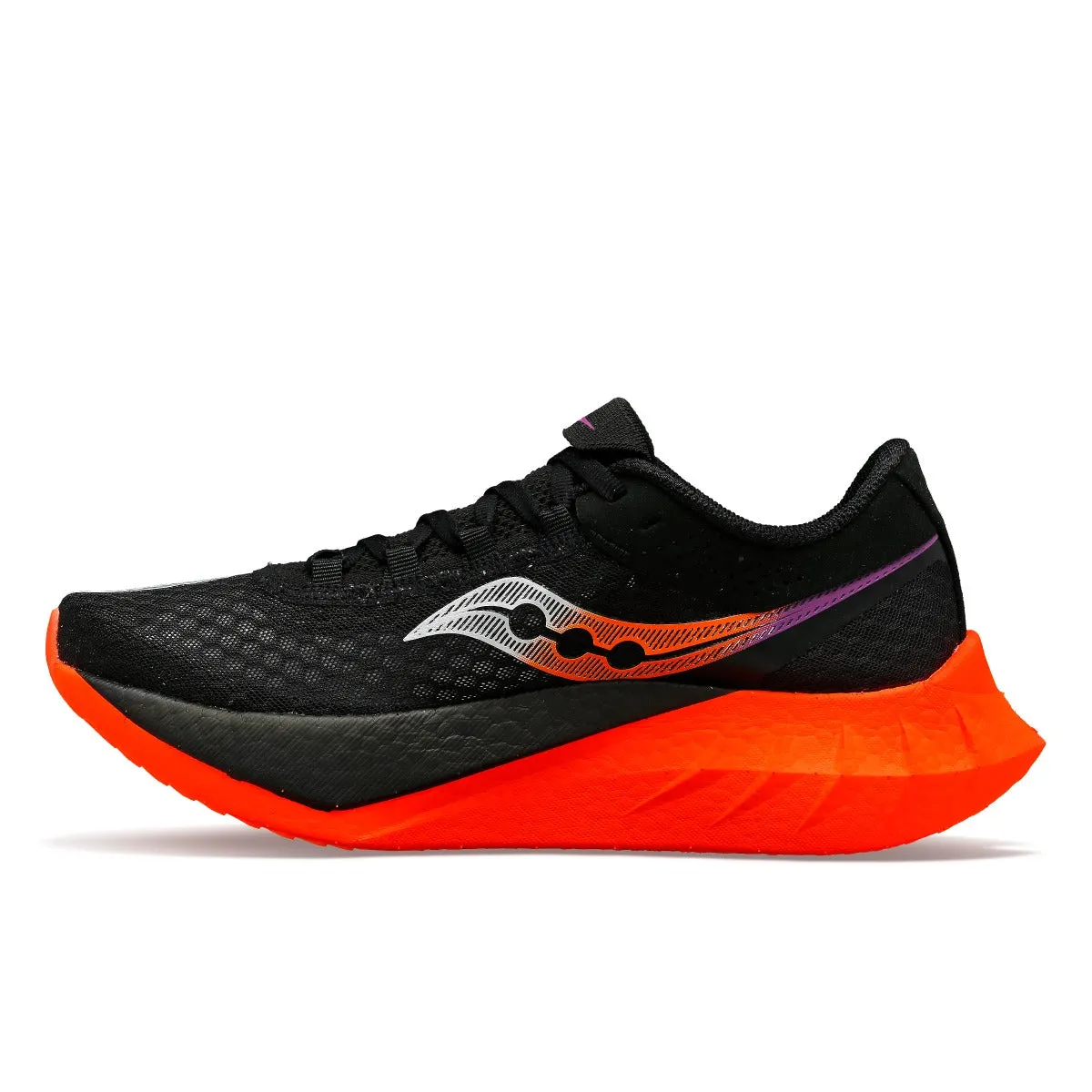 SAUCONY-ENDORPHIN PRO 4 Men running with headphones