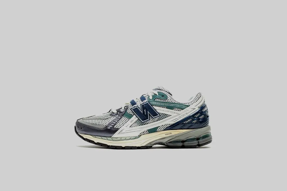 New Balance 1906 'Navy' - U1906ND Style Runner hook and loop closure