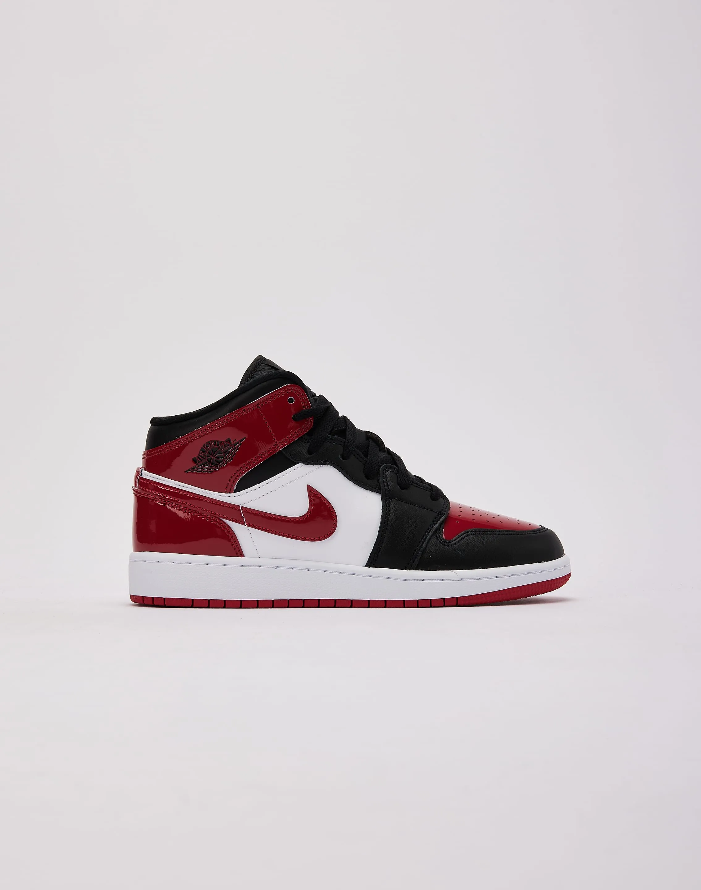 Jordan Air Jordan 1 Mid SE Grade-School Versatile Design