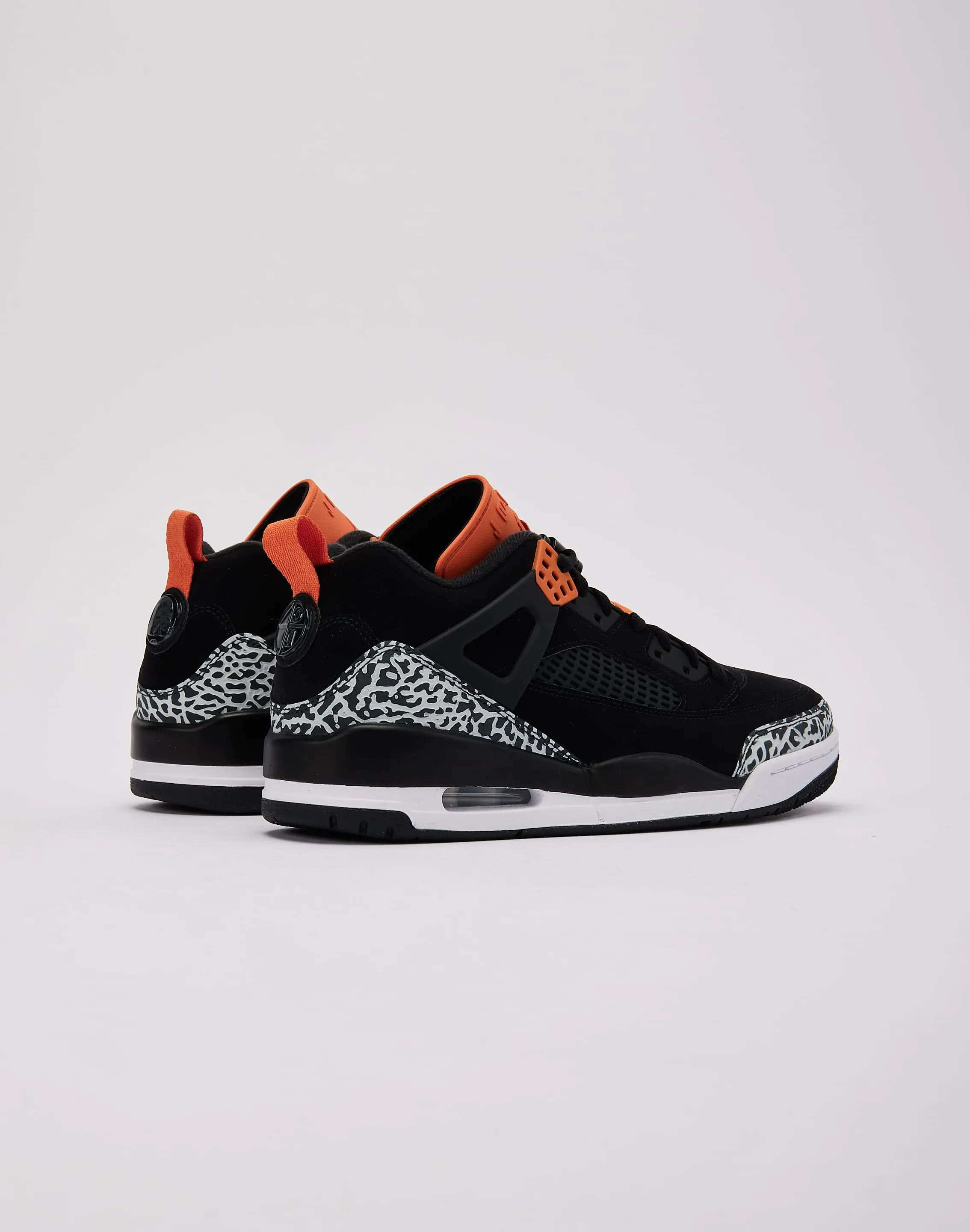 Jordan Spizike Low Breathable mesh lining Flexible Motion Grooves