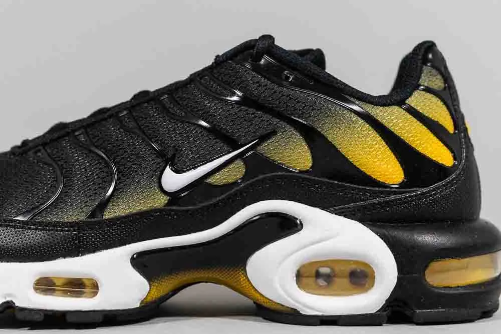 Nike Air Max Plus 'Black and University Gold' Flexible structure Dynamic Traction Pattern