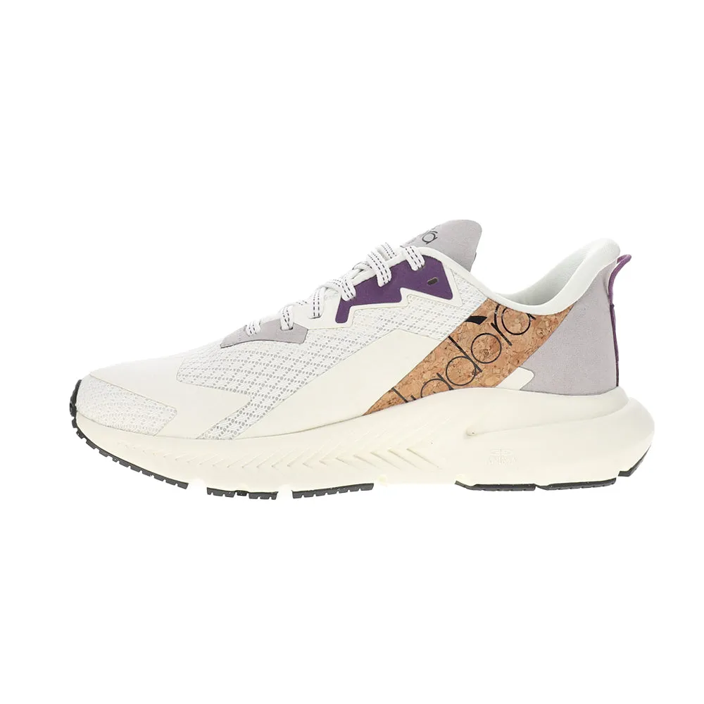 running on a rubber track shoes Comfort Padding Mythos Blushield Volo 4 2030 Running Shoes