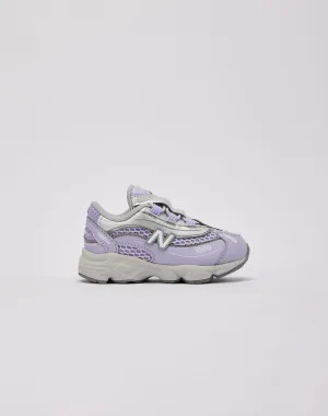 entry - level running shoes padded insole New Balance 1000 Bungee Toddler