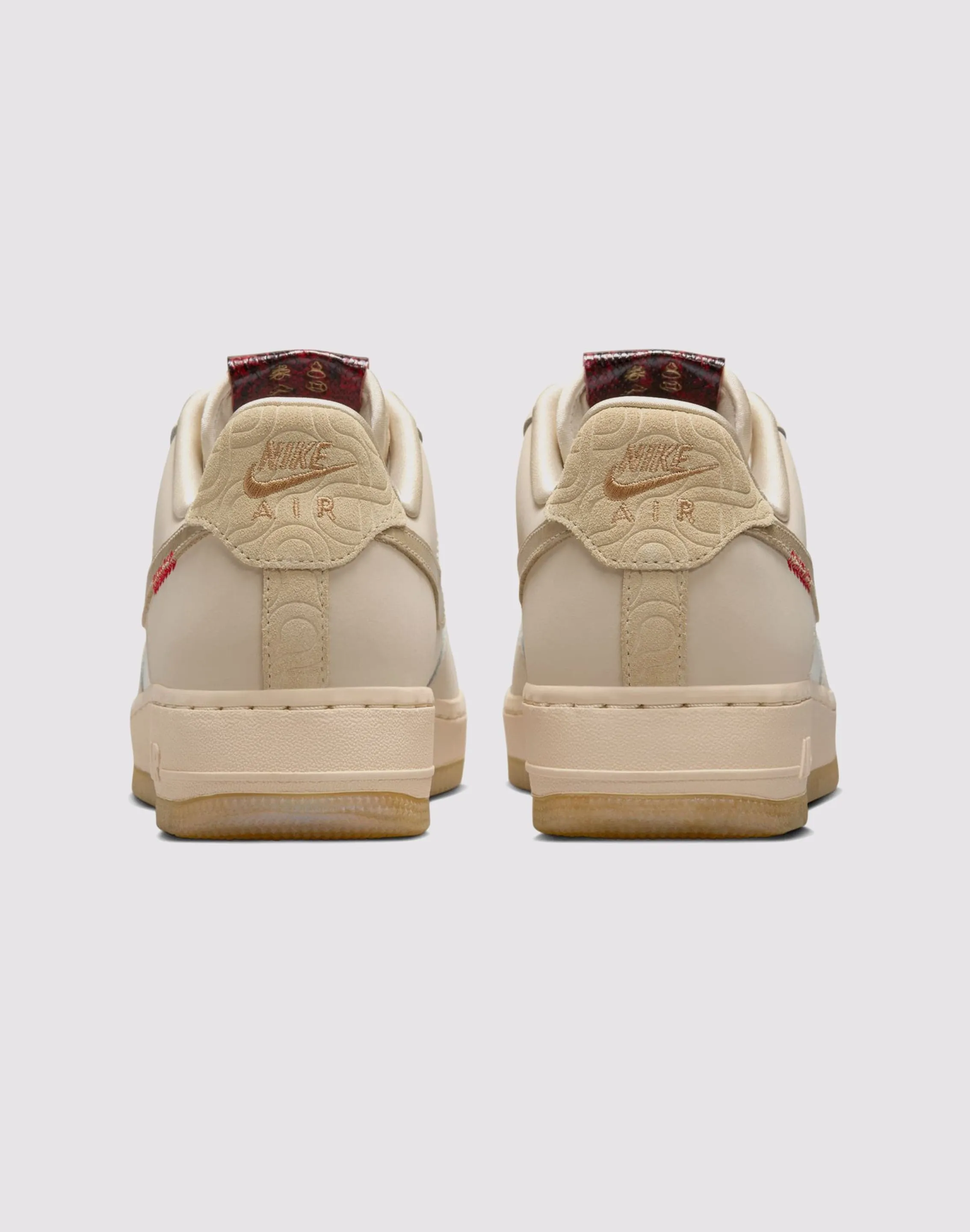 lateral containment Nike Air Force 1 '07 LX