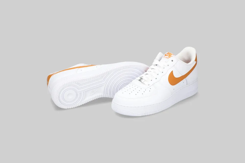 Movement Comfort Lace Secure Nike Air Force 1 '07 SE 'White and Monarch'