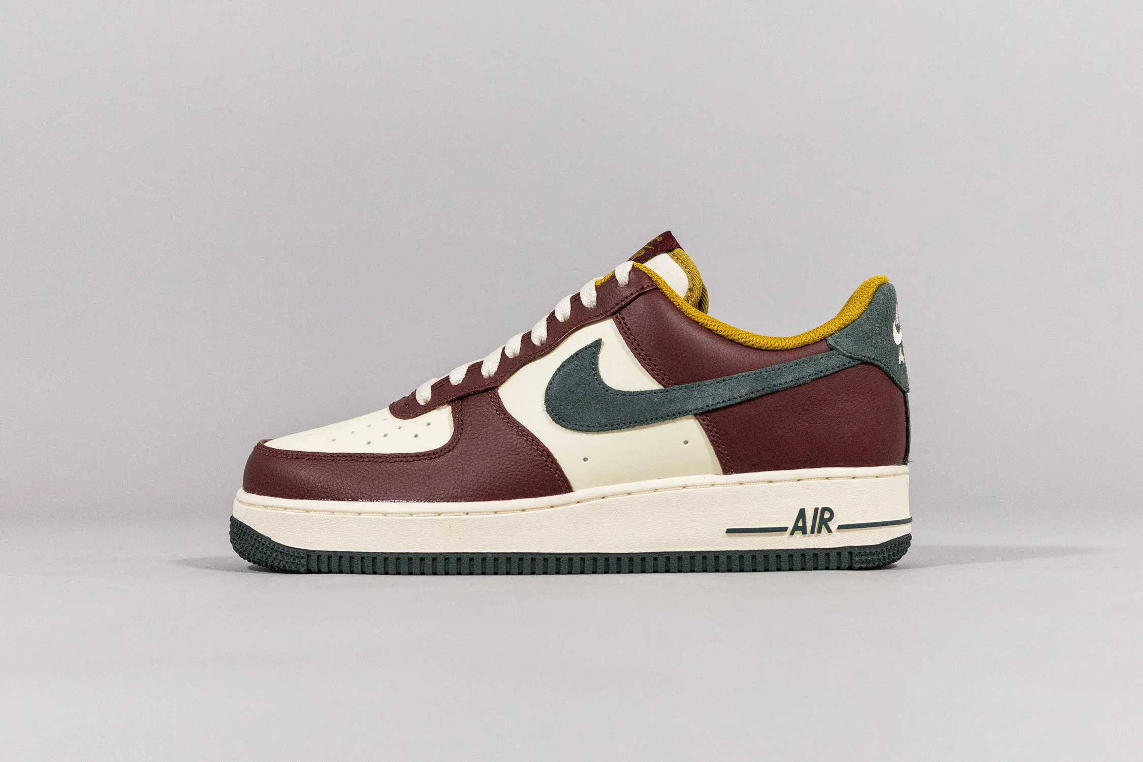 Nike Air Force 1 Low 'Coconut Milk and  Vintage Green' lace up closure Cushioning Tech