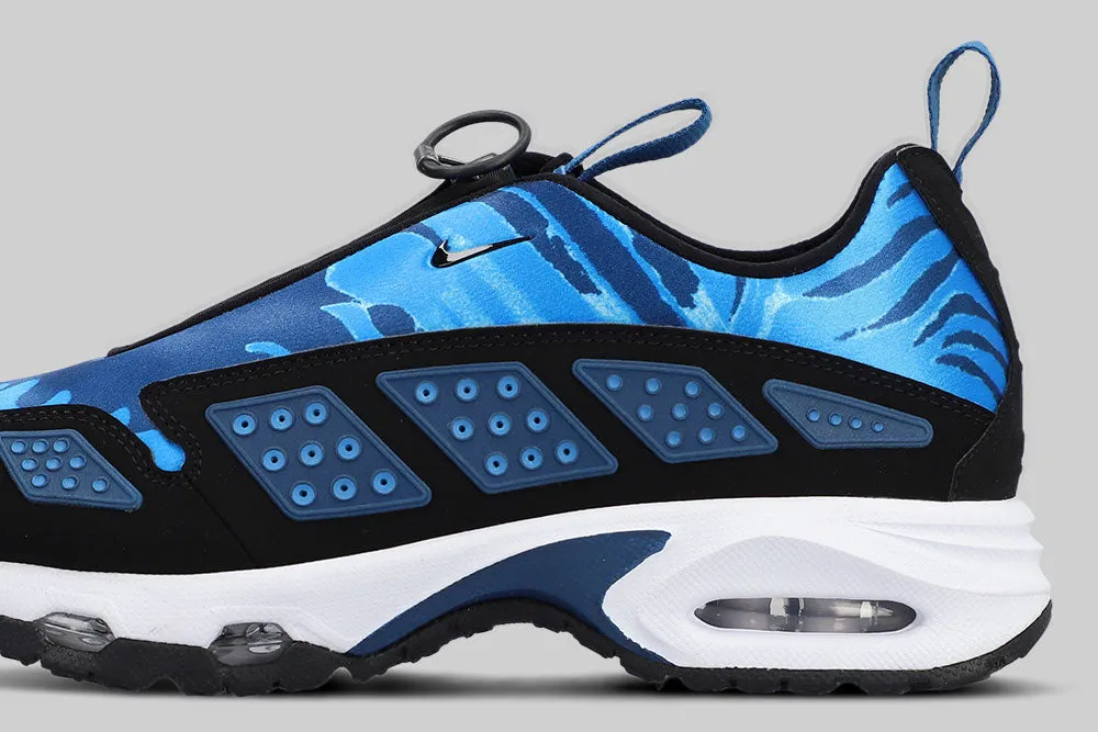 Running Vibe lace up closure Nike Air Max SNDR 'Black and Photo Blue'