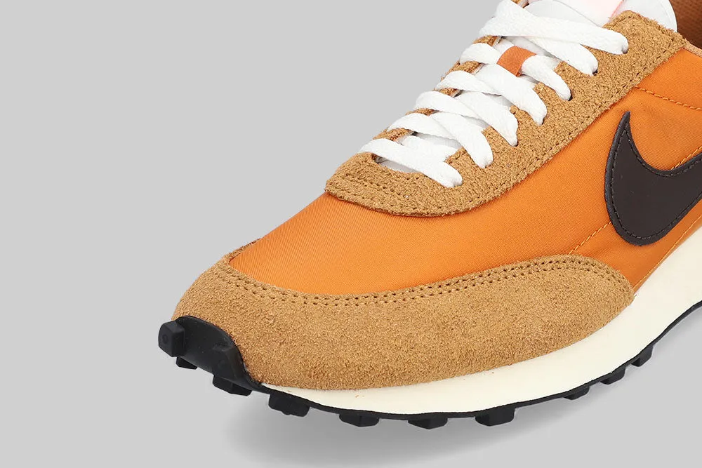 Nike Daybreak 'Flax and Monarch' Weekend Active ShockAbsorbingSole