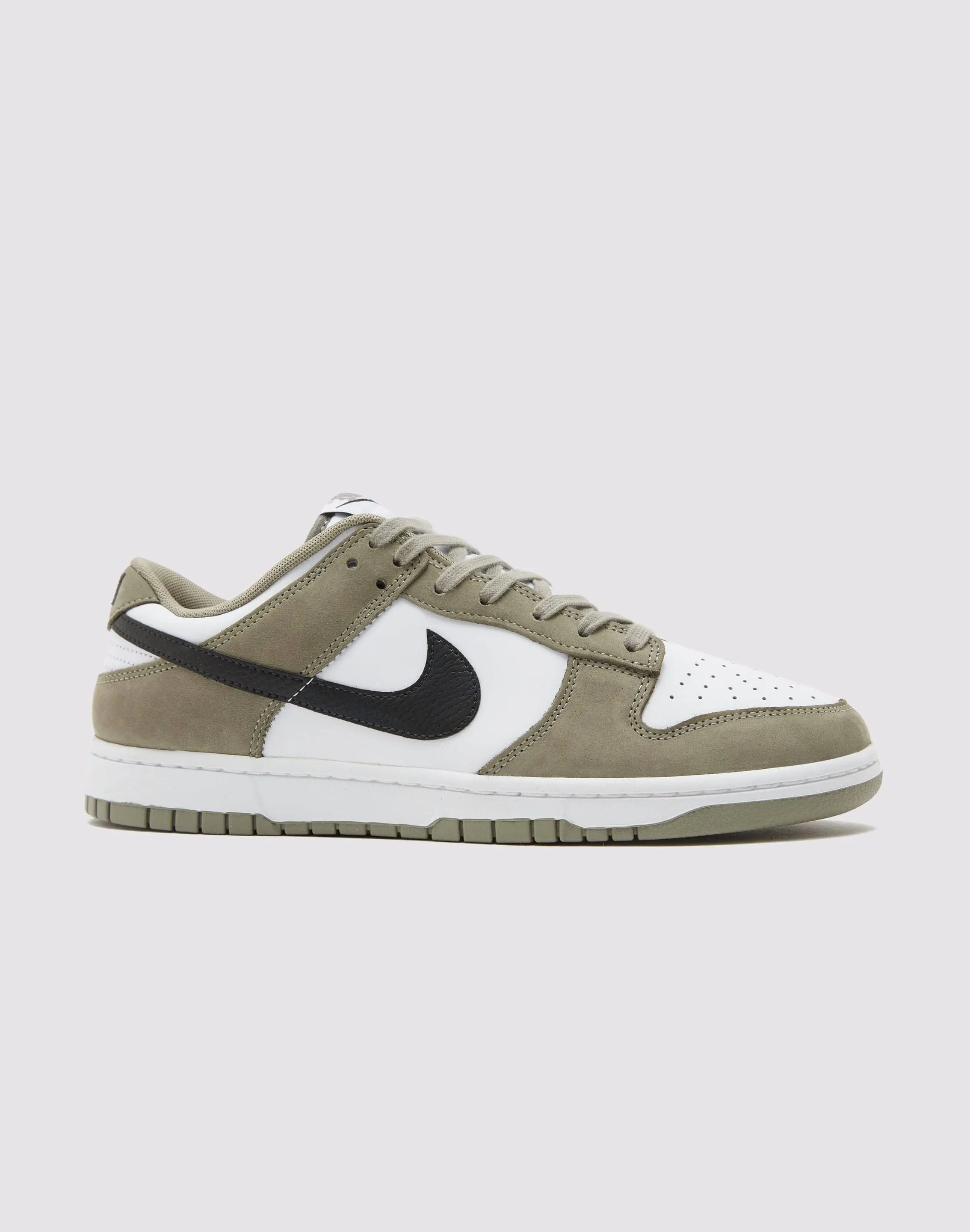 Flexible Traction Pattern Nike Dunk Low Retro
