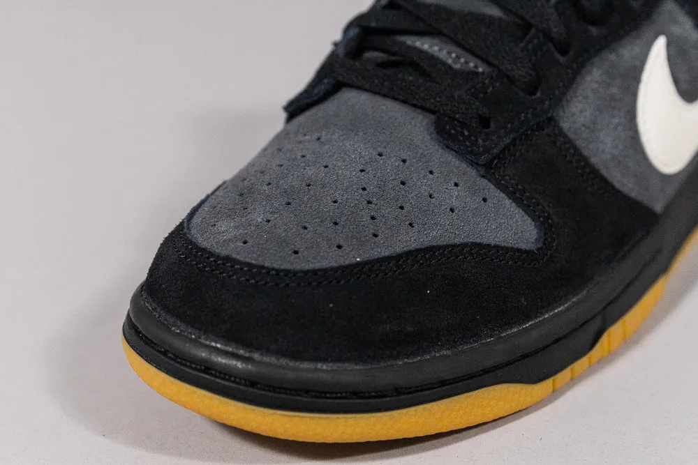 Neutral Stance Support Nike Dunk Low SE 'Black and Anthracite Gum'