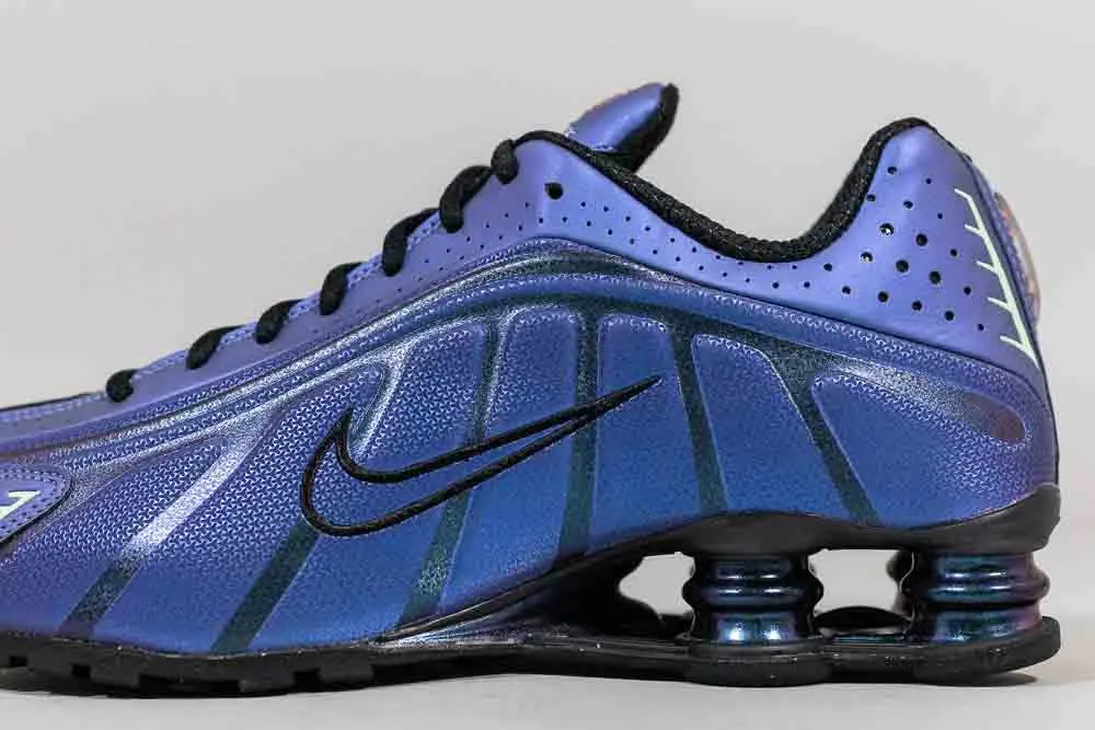 Elite performance Nike Shox R4 'Black and Hot Punch'