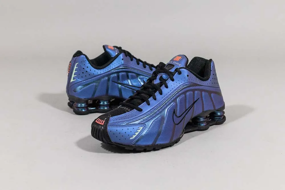 Nike Shox R4 'Black and Hot Punch' Slip   Resistant Durable Frame