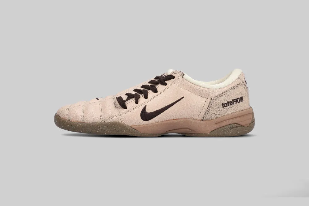Shock   Dispersion Nike Total 90 'Pearl White and Gum Dark Brown'