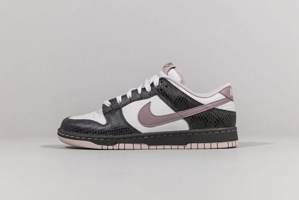 Park Ready Anti Fatigue Technology Nike Dunk Low SE 'Medium Ash and Snakeskin'