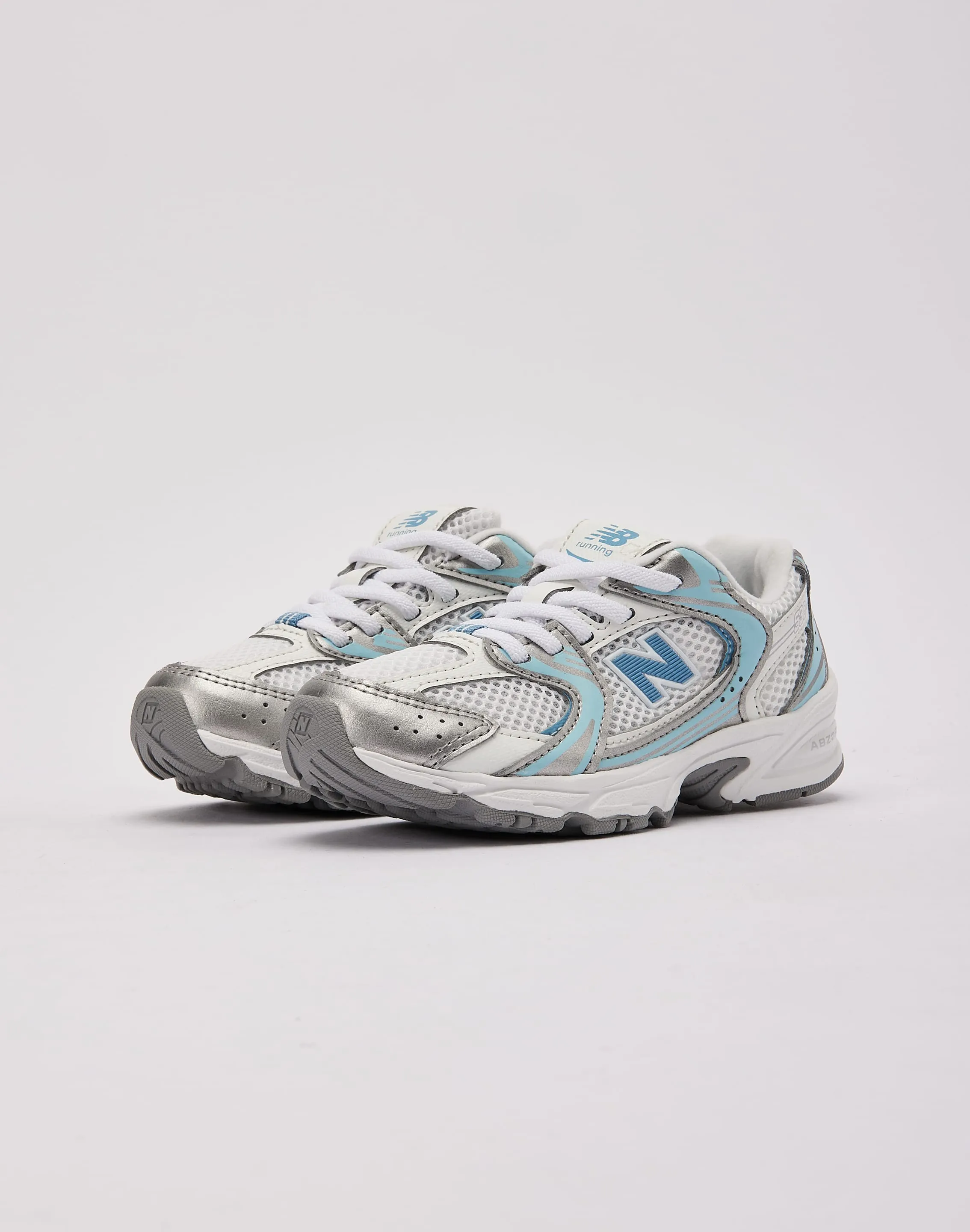 New Balance 530 Bungee Pre-School running at night