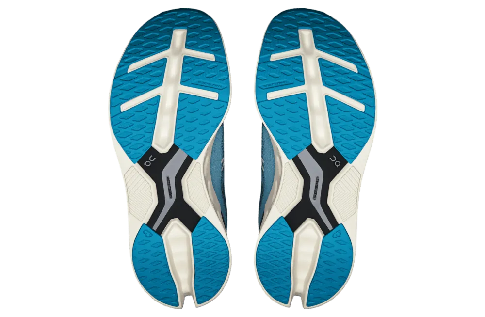 high - visibility shoes ON Cloudeclipse