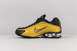 Motion Flow Women's Nike Shox R4 'Black and Metallic Gold'