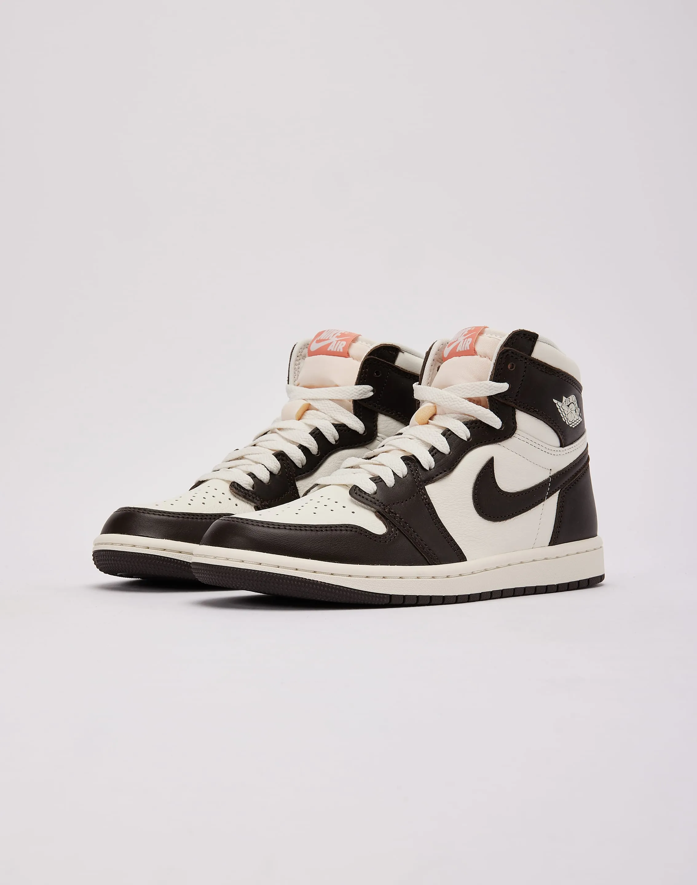 Jordan Air Jordan 1 Retro High OG 'Baroque Brown' Low Profile Cushion System Sneakers Flexibility