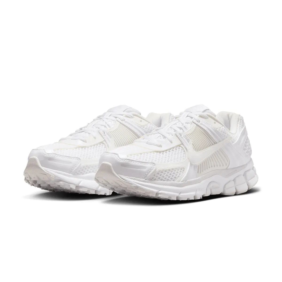 Fresh flexibility Wmns Zoom Vomero 5 SE 'Triple White'