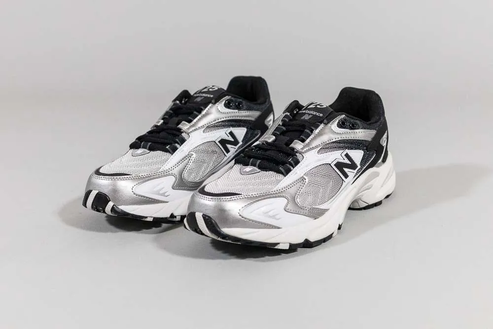 Streamlined ease New Balance 725 'Grey Matter and Black' - ML725BH