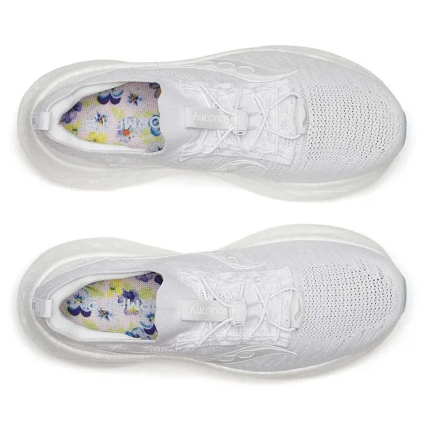 SAUCONY-TRIUMPH SG Women Slip-resistant rubber keeps footing dependable Cushioned collars reduce rubbing on the ankle area