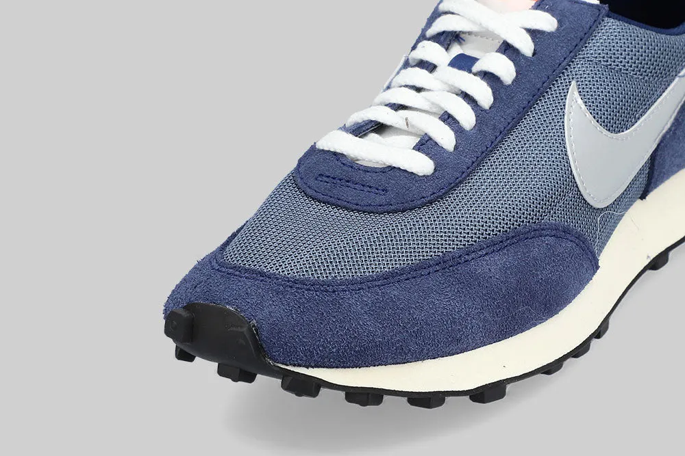 Light Travel Nike Daybreak 'Blue Void and Diffused Blue'