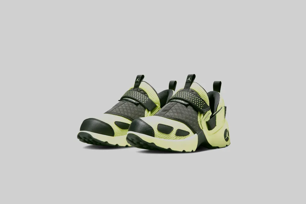 EVAComfort Slip   On Design Women's Jordan Trunner LX 'Luminous Green'