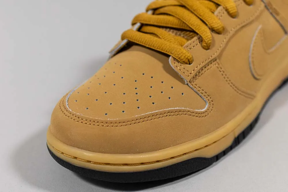 Wide Base Platform Signature comfort Nike Dunk Low 'Wheat'