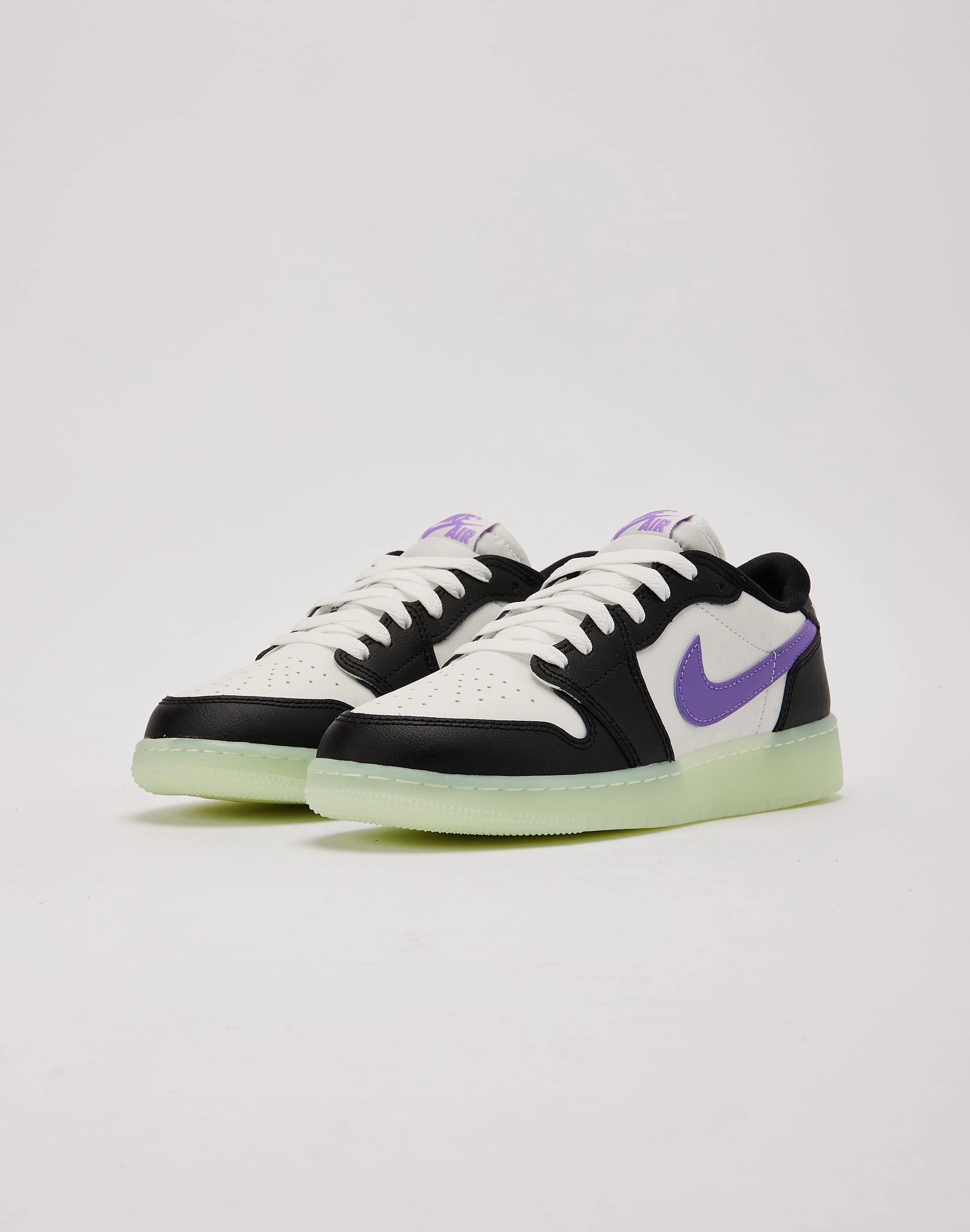Comfortable bend Jordan Air Jordan 1 Retro Low OG 'Black Raspberry' Grade-School