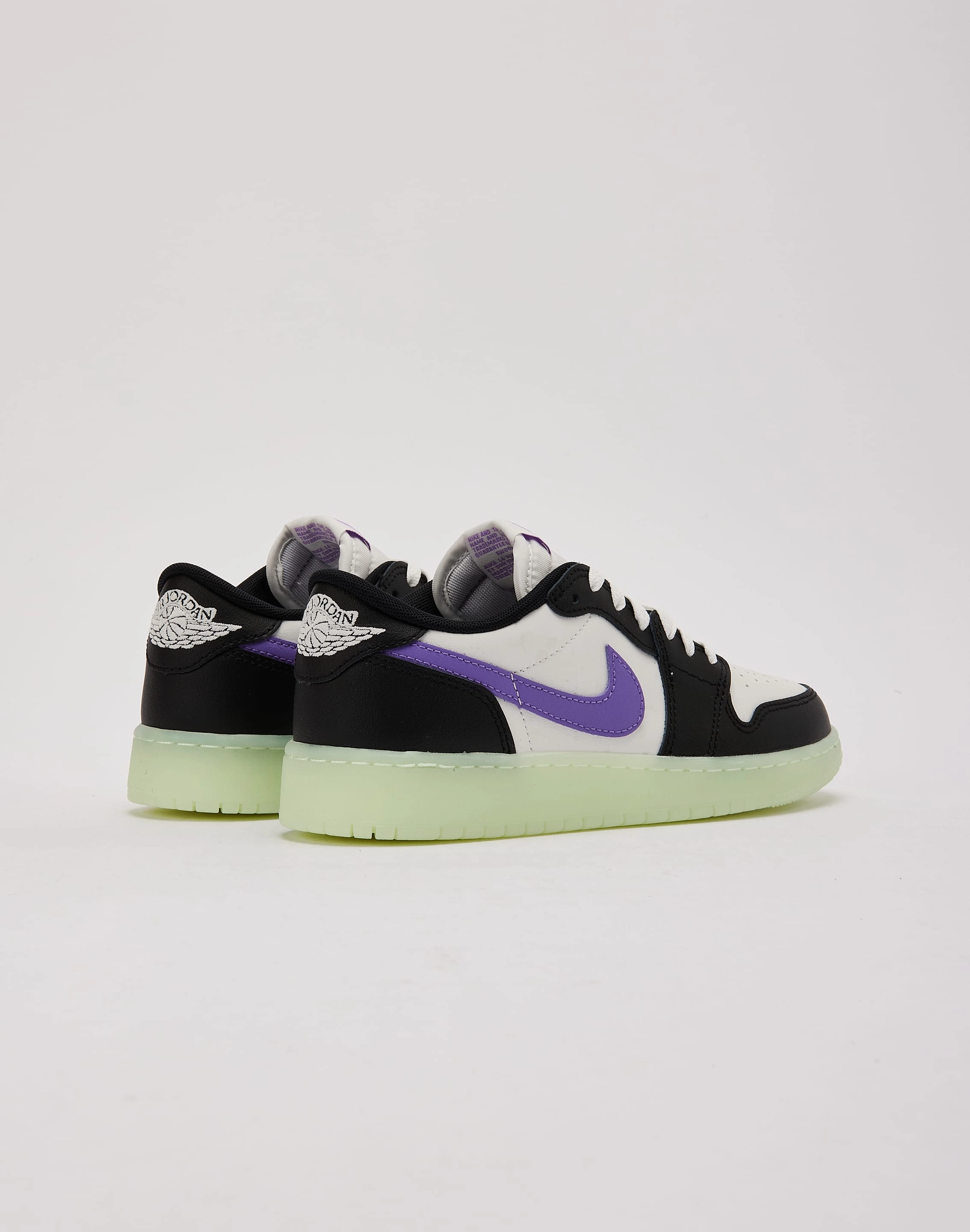 Jordan Air Jordan 1 Retro Low OG 'Black Raspberry' Grade-School Basketball Use Impact Resistant Foam