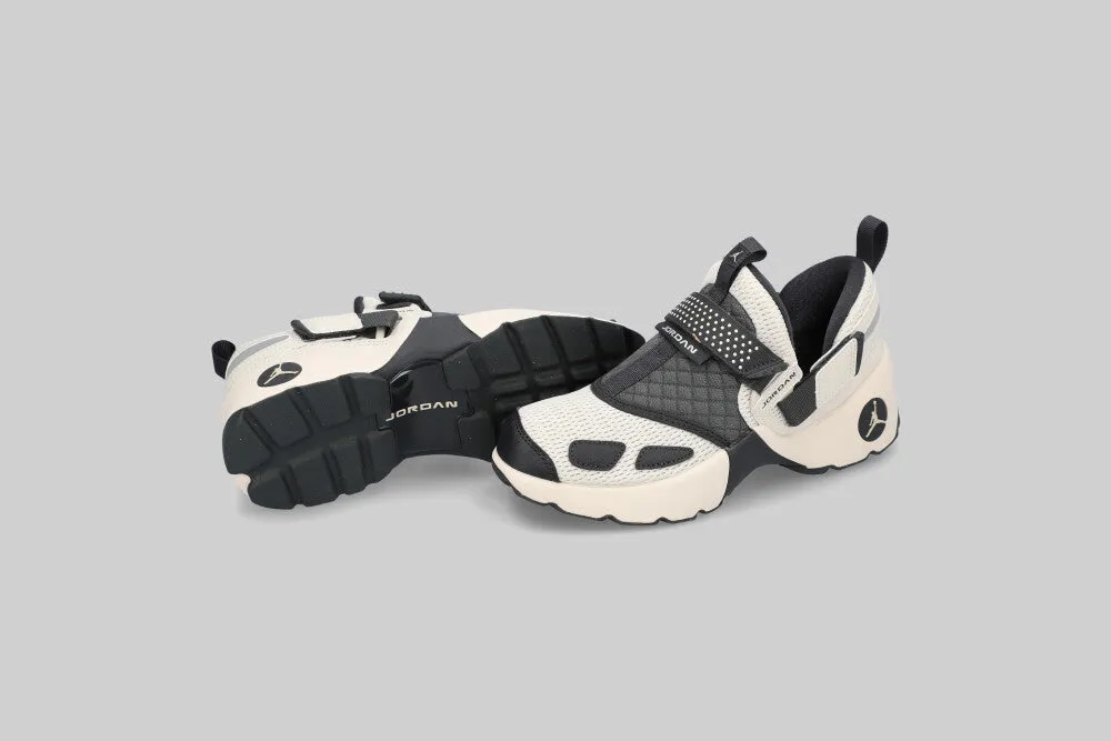 Women's Jordan Trunner LX 'Light Orewood and Brown' ReinforcedHeel perforated upper