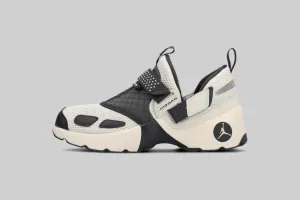 Comfort Enhancing Women's Jordan Trunner LX 'Light Orewood and Brown'