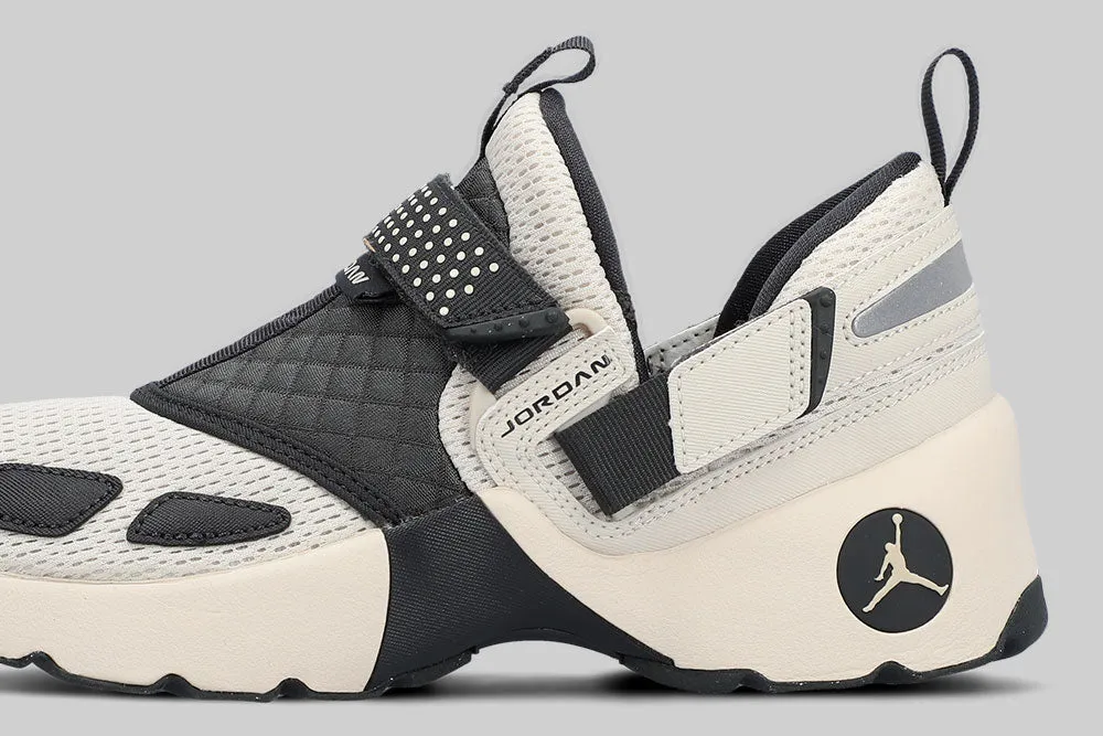 Women's Jordan Trunner LX 'Light Orewood and Brown' Comfort Walk