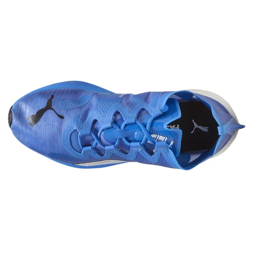 Fast FWD NITRO Elite Running Shoes running in an airport area shoes amateurs