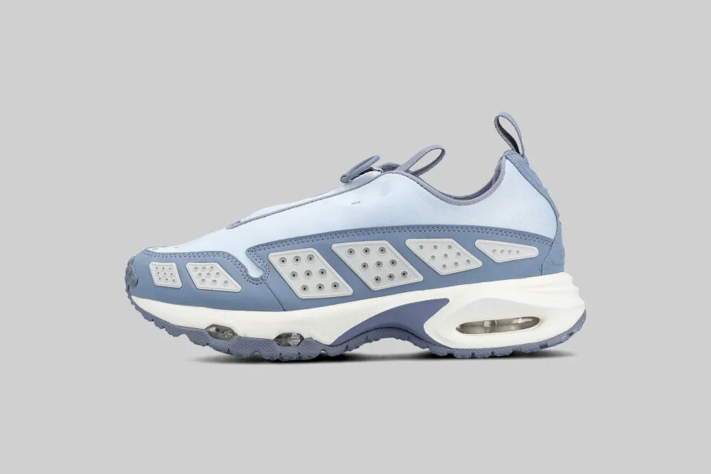 Women's Nike Air Max SNDR 'Blue Tint' lace up closure