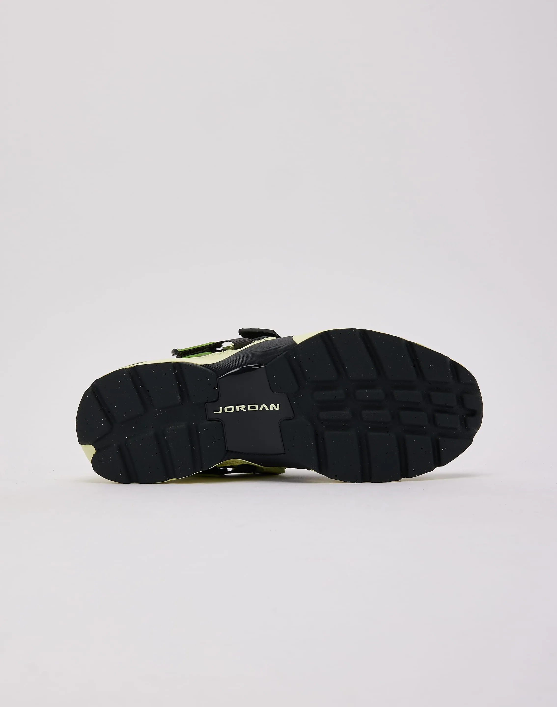 Jordan Trunner LX Sharp Defense