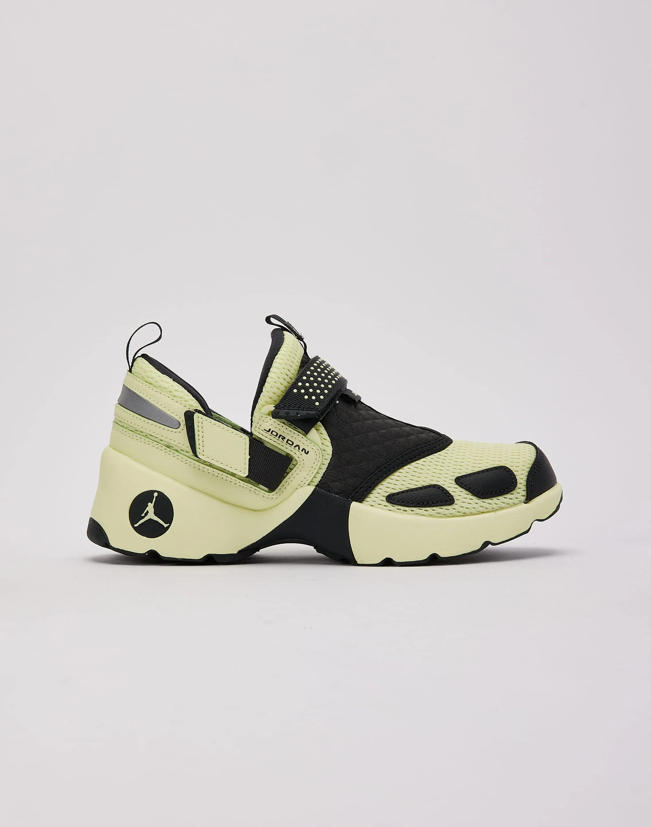 Jordan Trunner LX Fashionable Design