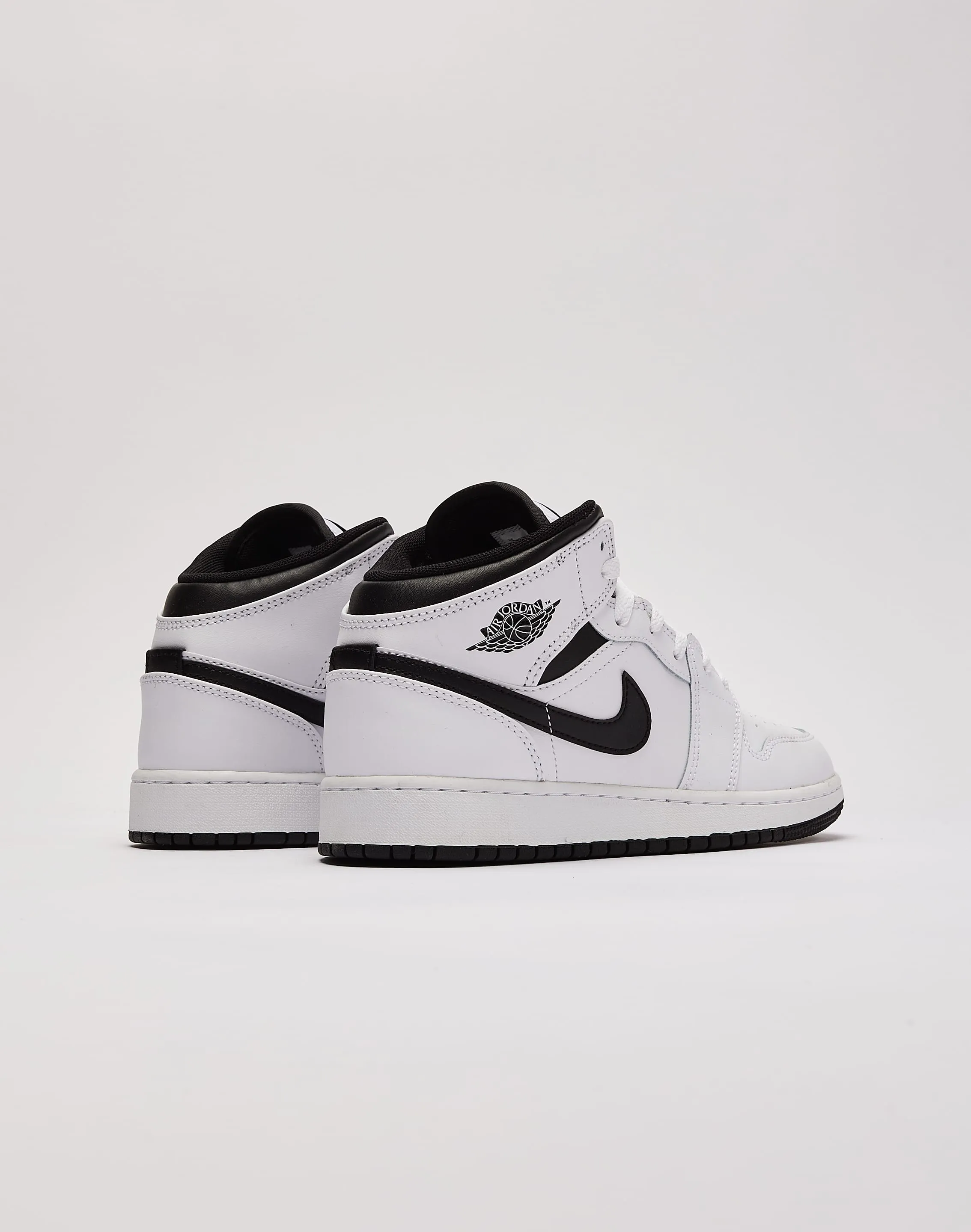 Jordan Air Jordan 1 Mid Grade-School Heat Dissipating Design