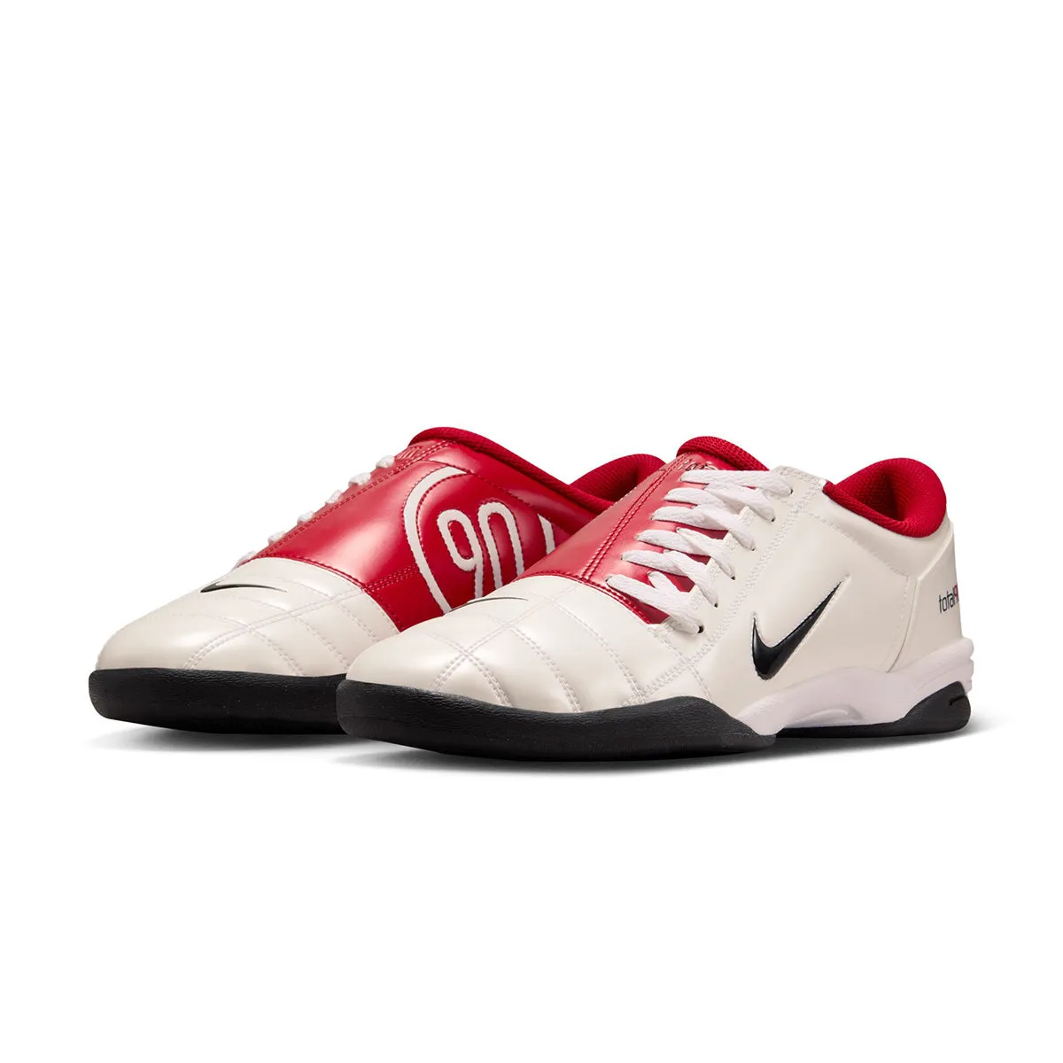 Minimalist Smooth interior Total 90 'White Gym Red'