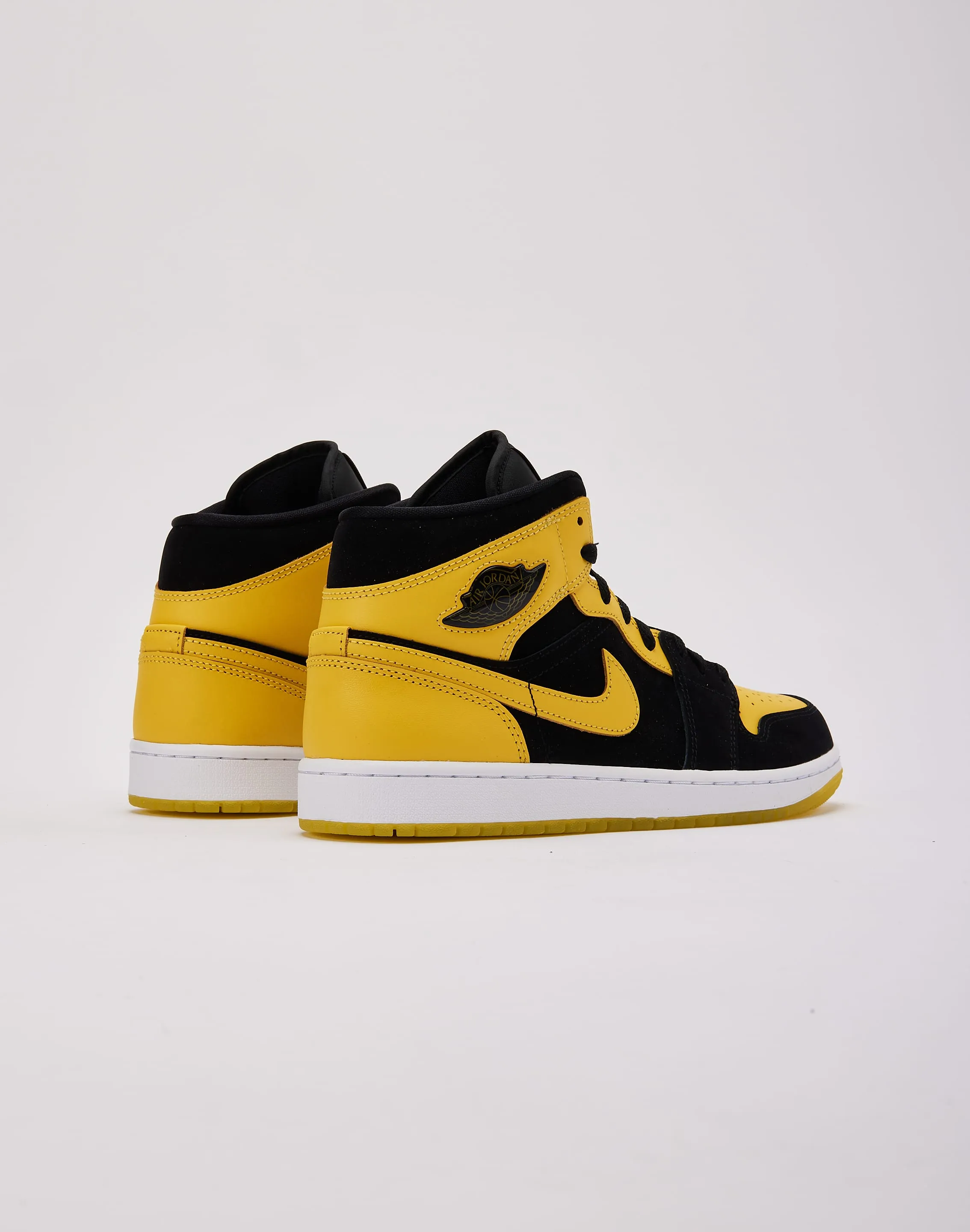 Jordan Air Jordan 1 Mid SE 'New Love' Toe box space